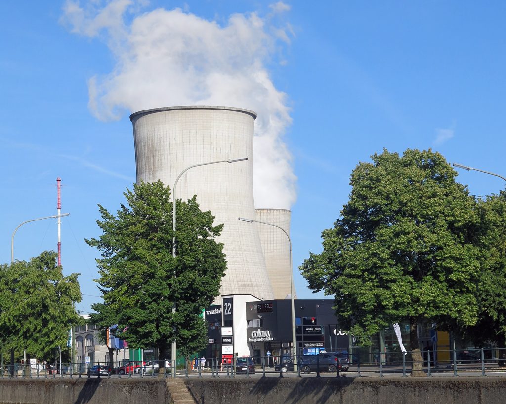 Kernkraftwerk an der belgischen Maas