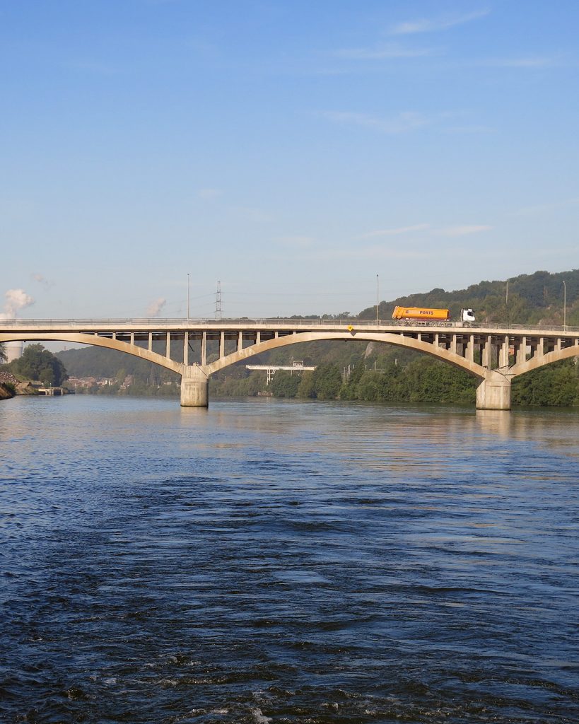 Brücke über die Maas